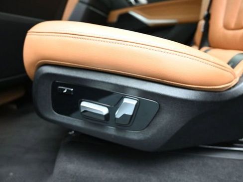 Used 2022 BMW X7 xDrive40i w/ M Sport Package AWD/4WD image 44