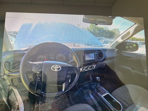 Used 2017 Toyota Tacoma SR RWD image 13