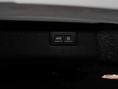 Used 2023 Bentley Bentayga Extended Wheelbase image 45