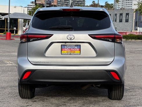 Used 2025 Toyota Highlander LE image 5