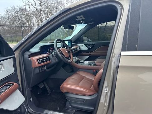 Certified 2025 Lincoln Aviator Reserve w/ Equipment Group 201A image 14