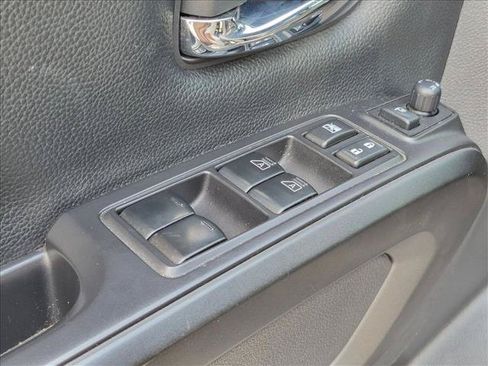 Used 2021 Nissan Titan PRO-4X w/ Pro-4x Convenience Package AWD/4WD image 11