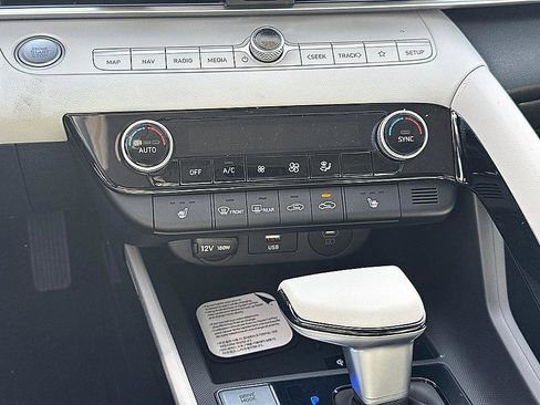 New 2026 Hyundai Elantra Limited FWD image 10