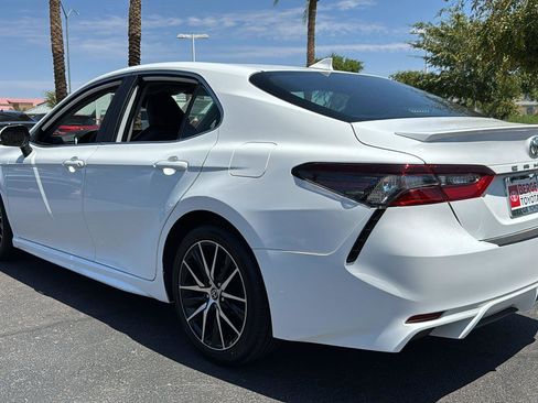 Used 2023 Toyota Camry SE image 5
