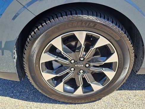 Used 2024 Kia Carnival EX FWD image 35