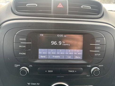 Used 2017 Kia Soul + image 15