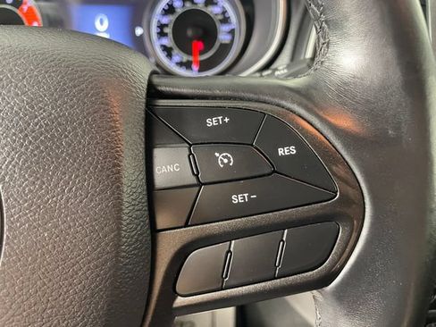 Used 2019 Jeep Cherokee Trailhawk AWD/4WD image 12