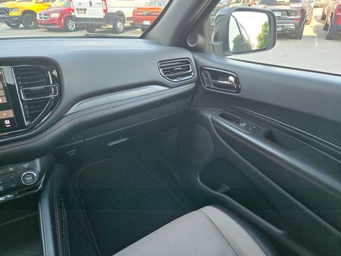 Used 2023 Dodge Durango GT RWD image 11