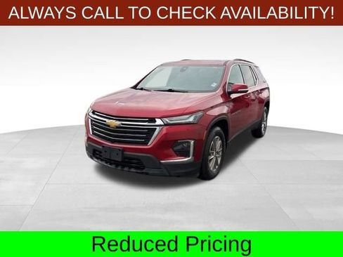 Used 2023 Chevrolet Traverse LT image 3