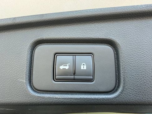 Used 2025 Nissan Pathfinder SV FWD image 40