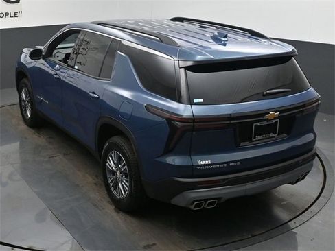 Used 2025 Chevrolet Traverse LT image 42
