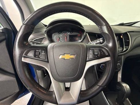 Used 2019 Chevrolet Trax LT w/ LT Convenience Package FWD image 17