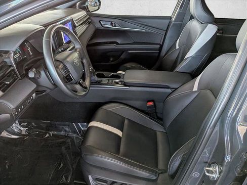 Used 2025 Toyota Camry SE w/ Convenience Package FWD image 15