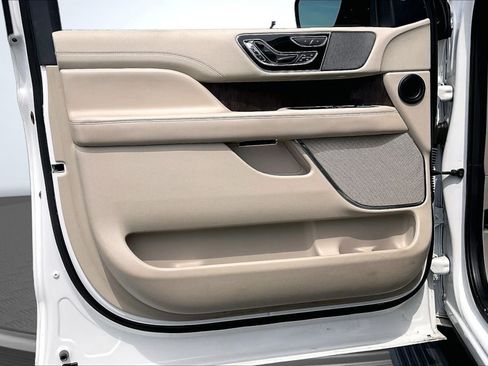 Used 2020 Lincoln Navigator Reserve RWD image 23