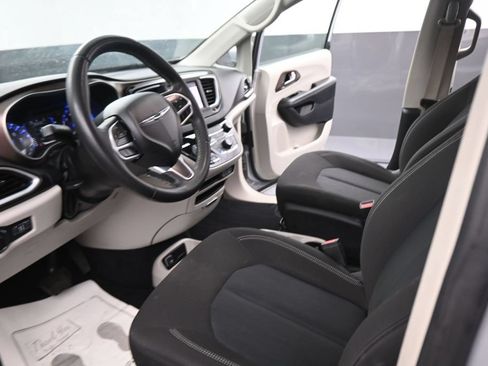 Used 2022 Chrysler Voyager LX FWD image 38