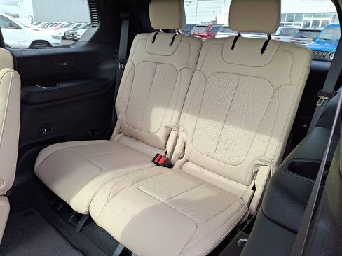 New 2025 Jeep Grand Cherokee L Limited w/ Luxury Tech Group II AWD/4WD image 6