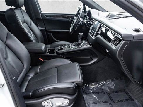 Used 2018 Porsche Macan AWD/4WD image 27