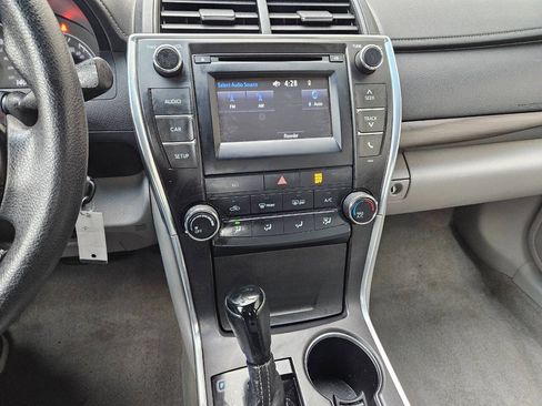 Used 2015 Toyota Camry LE FWD image 9