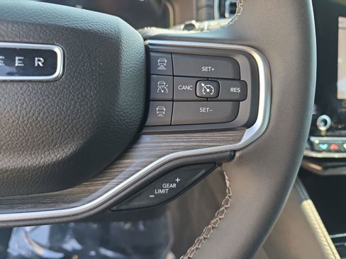 Used 2024 Jeep Wagoneer Series II w/ Flexible Seating Group image 20