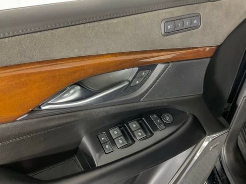 Used 2018 Cadillac Escalade Premium Luxury AWD/4WD image 24