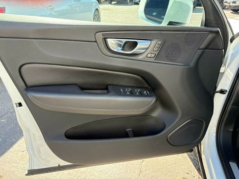 Used 2023 Volvo XC60 B5 Plus image 15