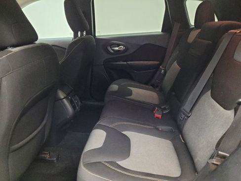 Used 2014 Jeep Cherokee Latitude w/ Comfort/Convenience Group AWD/4WD image 18