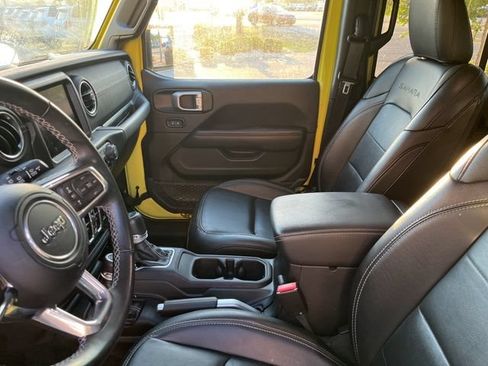 Used 2022 Jeep Wrangler Unlimited Sahara w/ Safety Group AWD/4WD image 9