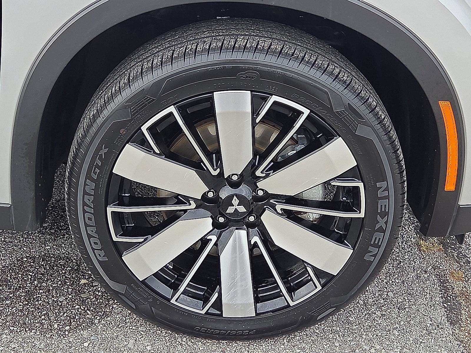 Used 2025 Mitsubishi Outlander SE AWD/4WD image 7