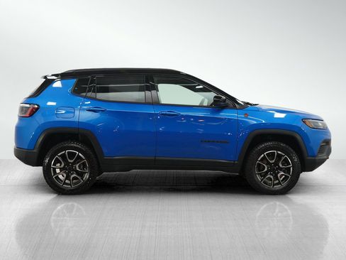 Used 2025 Jeep Compass Trailhawk AWD/4WD image 7