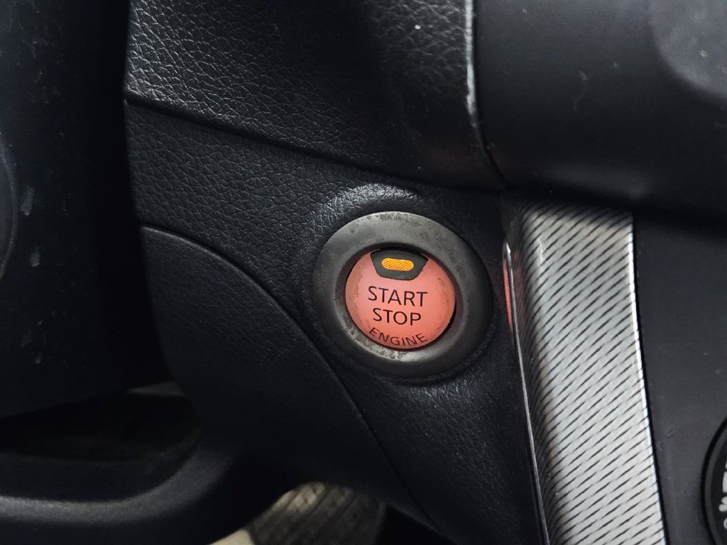 Used 2015 Nissan Sentra SR w/ SR Premium Package FWD image 25