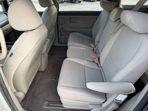 Used 2016 Kia Sedona LX w/ LX Convenience Package FWD image 11