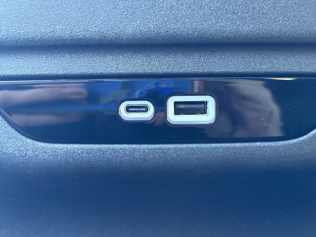 Used 2026 Chrysler Pacifica Limited w/ S Appearance Package FWD image 19