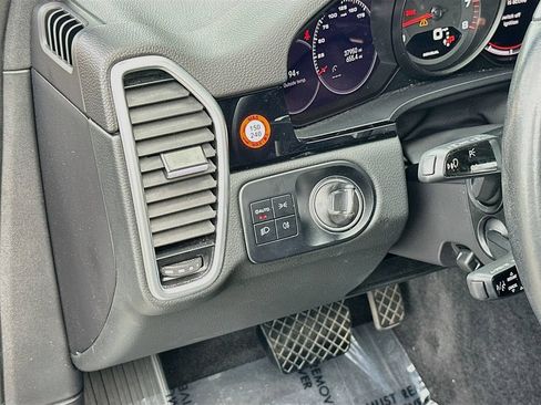 Certified 2023 Porsche Cayenne AWD/4WD image 11