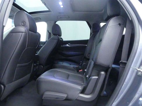 Used 2021 Buick Enclave Avenir w/ Avenir Technology Package AWD/4WD image 20