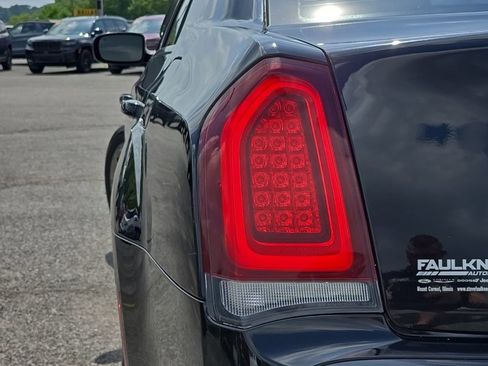 Used 2018 Chrysler 300 Touring w/ Sport Appearance Package image 11