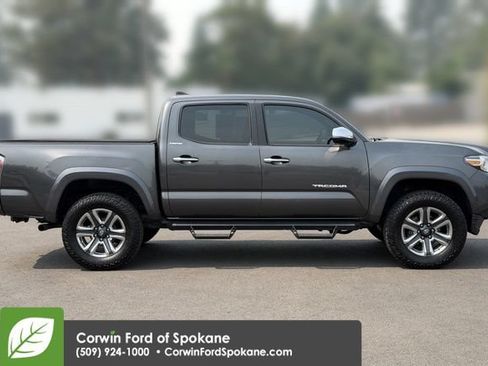 Used 2017 Toyota Tacoma Limited w/ Tow Package AWD/4WD image 10