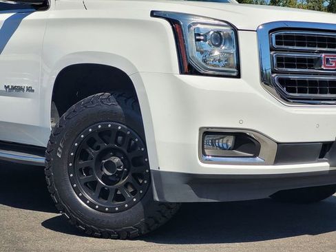 Used 2019 GMC Yukon XL SLT w/ Open Road Package AWD/4WD image 9