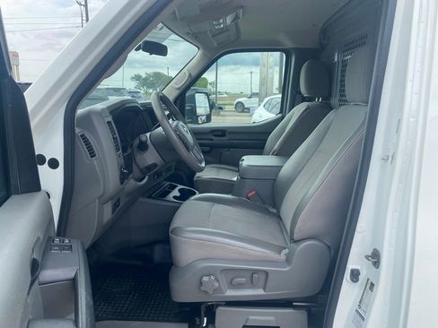 Used 2018 Nissan NV 3500 SL w/ Navigation Package RWD image 9