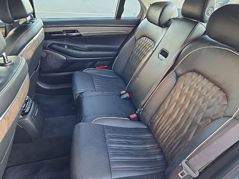 Used 2022 Genesis G90 3.3T Premium image 41