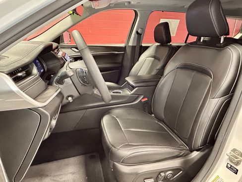 Certified 2023 Jeep Grand Cherokee L Limited w/ Luxury Tech Group II AWD/4WD image 18