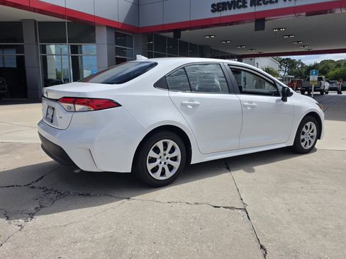 Certified 2025 Toyota Corolla LE image 5