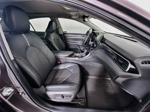 Used 2021 Toyota Camry XSE FWD image 33