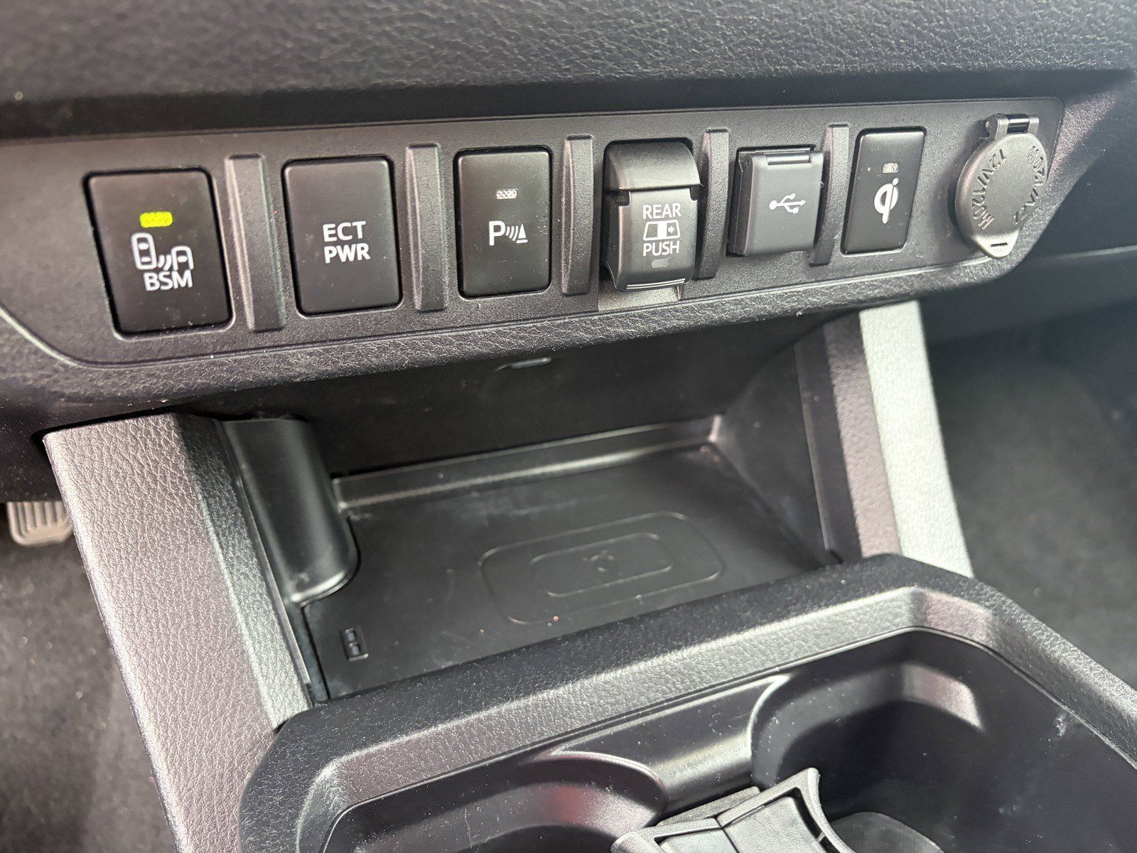 Used 2022 Toyota Tacoma TRD Sport w/ Technology Package AWD/4WD image 20