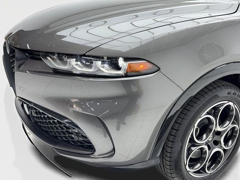 New 2025 Alfa Romeo Tonale w/ Premium Package image 5