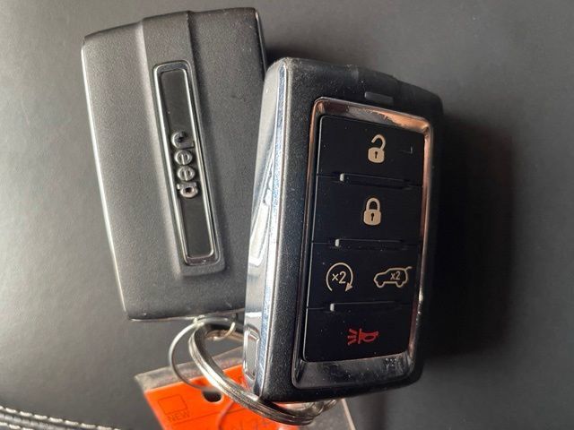 Used 2022 Jeep Grand Cherokee Overland RWD image 31