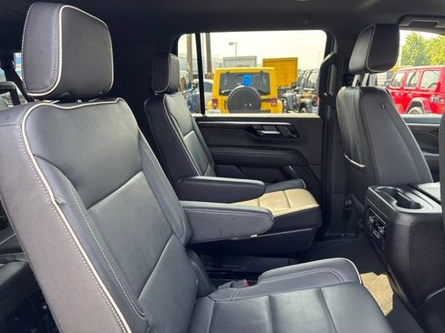 Used 2025 Chevrolet Suburban Premier AWD/4WD image 33