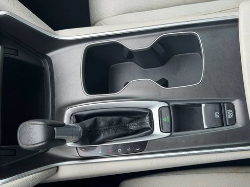 Used 2018 Honda Accord LX image 23