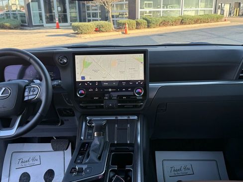 Used 2025 Lexus GX 550 w/ Accessory Package (Z1) image 23