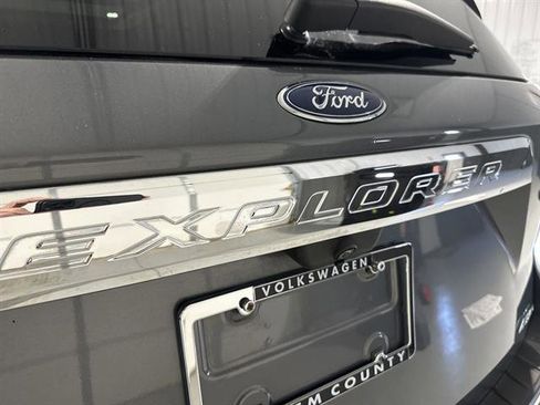 Used 2021 Ford Explorer XLT w/ Equipment Group 202A image 11