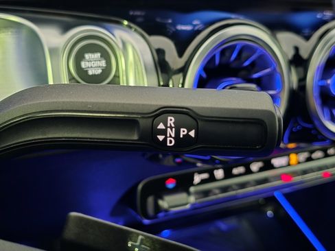 Used 2025 Mercedes-Benz GLB 250 4MATIC image 20